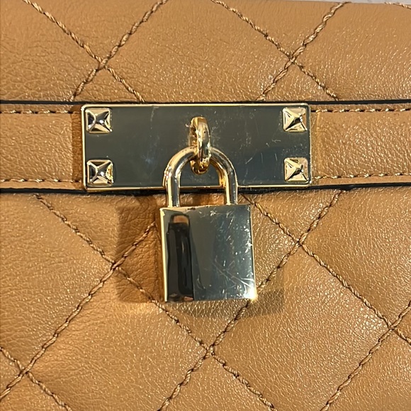 WALLET/WRISTLET Quilted Tan w Gold Hardware - Picture 4 of 4